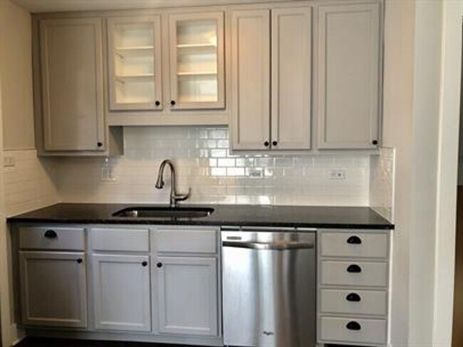 Building Photo - 4240 Gilbert Ave