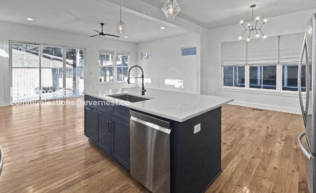 Building Photo - 113 Creighton Ave