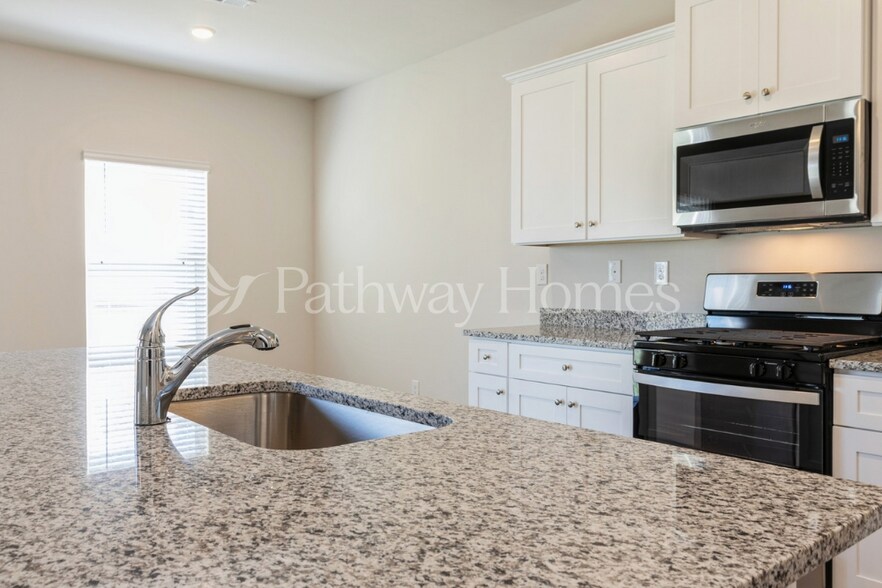 Building Photo - 2327 Alberto Dr