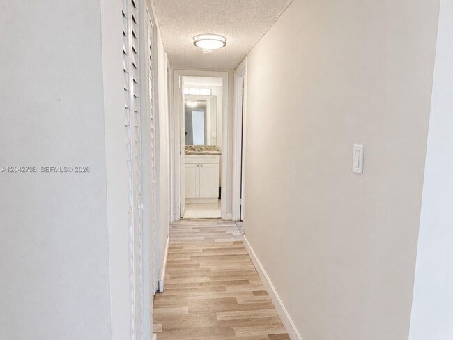 Building Photo - 20200 W Country Club Dr