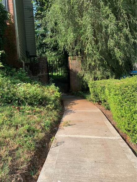 Building Photo - 626 Chesterfield Dr