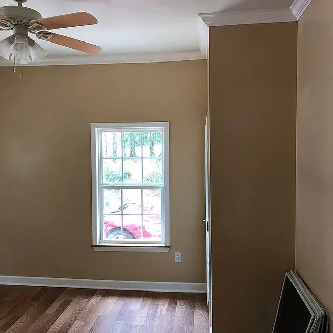 Building Photo - 4 Bedroom 3 Bathroom