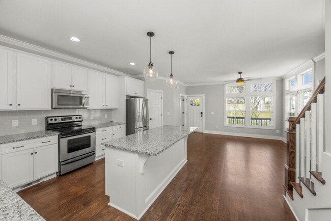 Building Photo - 505A Moore Ave