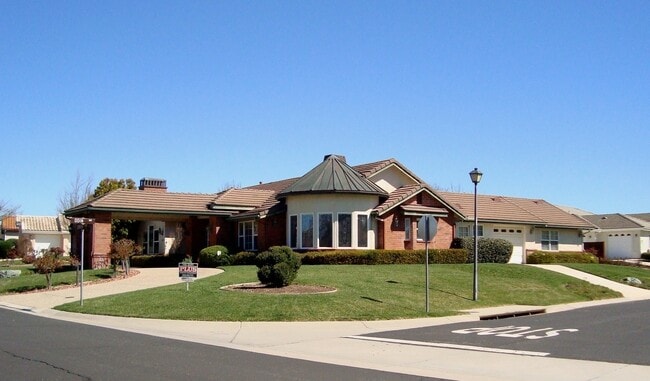 Building Photo - Classy Home in Prestigious Village Collection