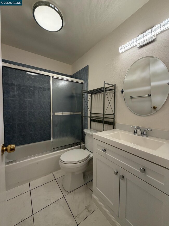 Building Photo - 6 Basin Ct