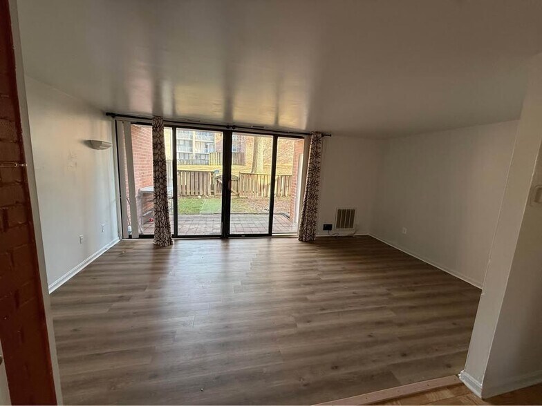 Building Photo - 728 Quince Orchard Blvd