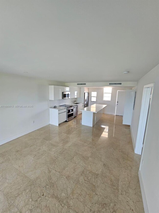 Building Photo - 2905 Point E Dr