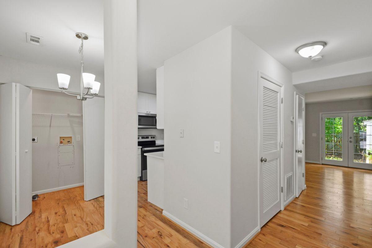 Building Photo - 9922 Matti Hill Ct