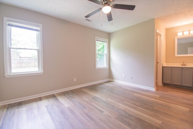 Building Photo - 621 Winthrop Ct