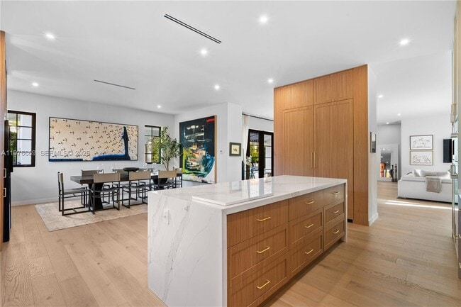 Building Photo - 2015 Country Club Prado