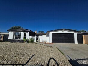 Building Photo - Spacious 4- Bedroom Remodeled Home in Palm...