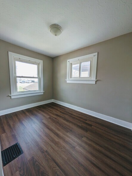 Building Photo - 706 Kolping Ave