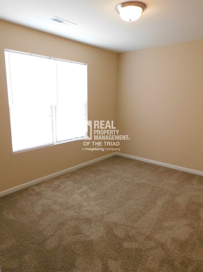 Building Photo - Pre-Market Newer 4 Bedroom / 2 Car Garage ...