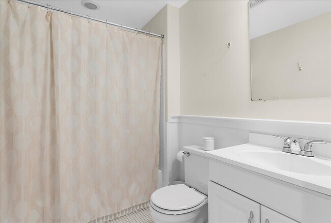 Building Photo - 656 Washington Blvd