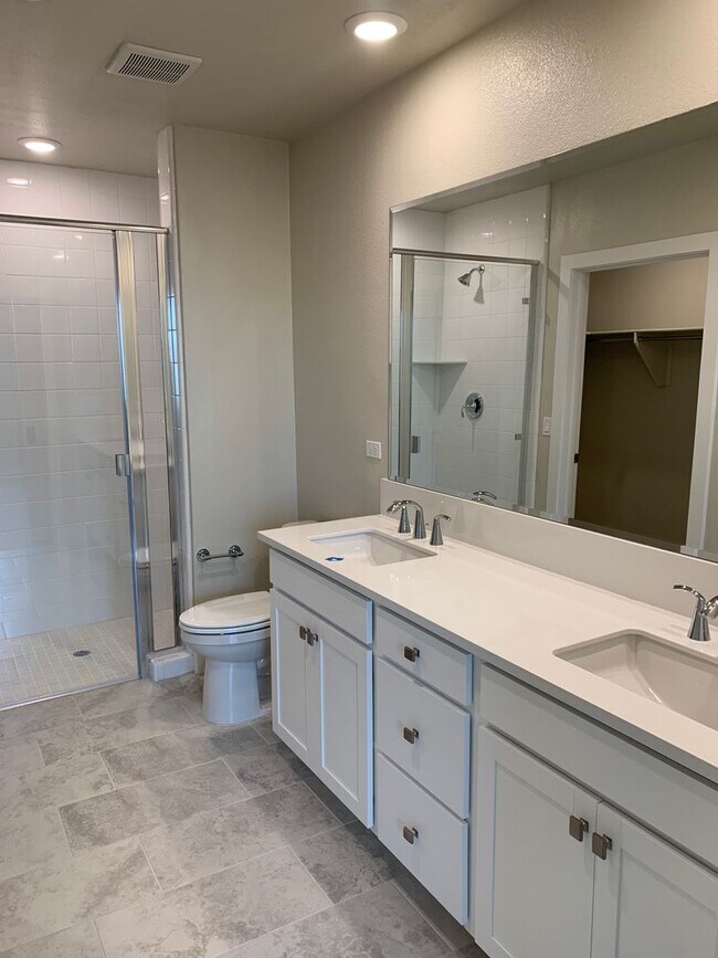 Building Photo - Luxury Apartment in The Cannery