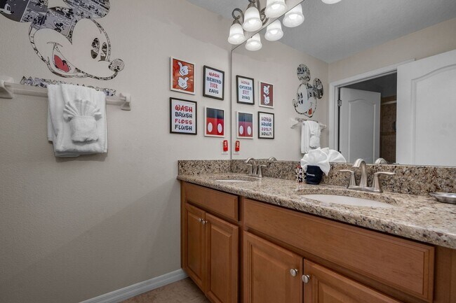 Building Photo - Stunning 4BR Resort Home in Four Corners, ...