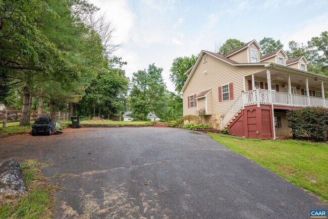 Building Photo - 497 Sunset Dr