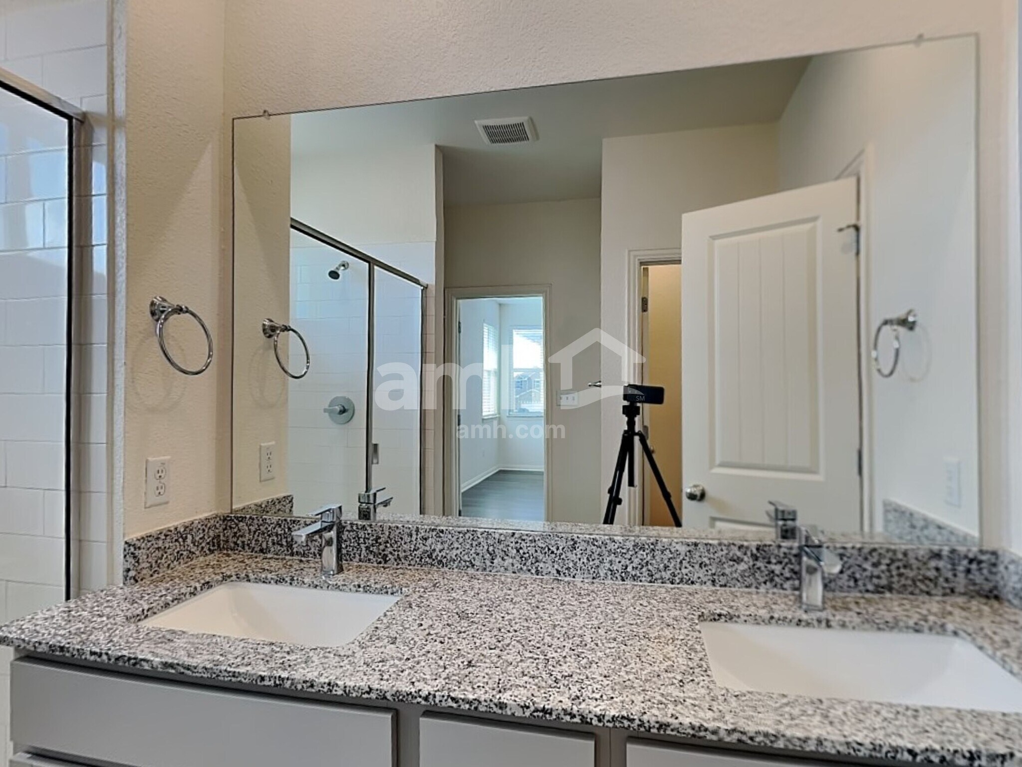 Building Photo - 2718 Meadowood Heights