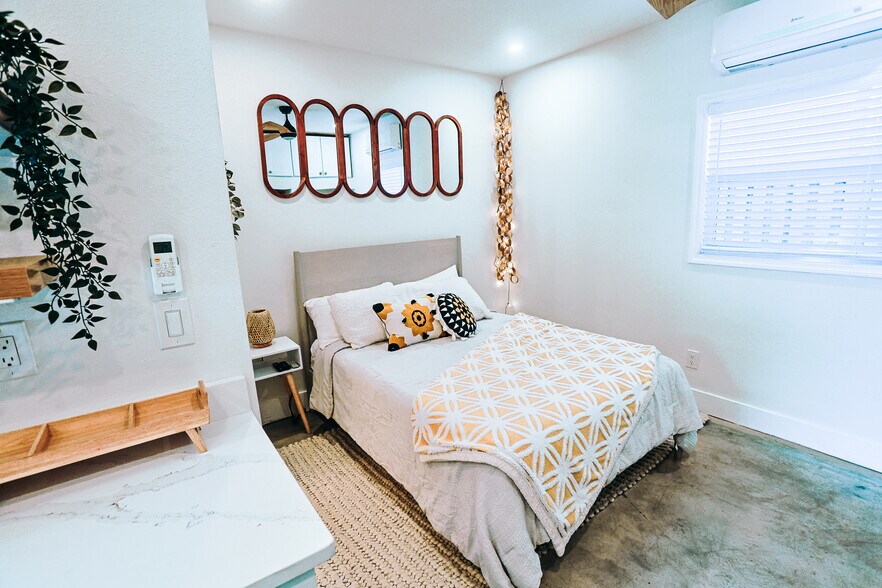 Building Photo - 6007 N Orange Blossom Ave