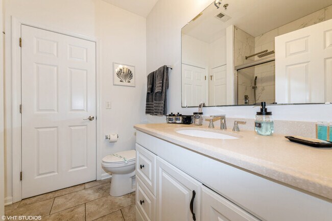 Building Photo - Beach Bliss: Cozy Condo Near Rehoboth & Lewes