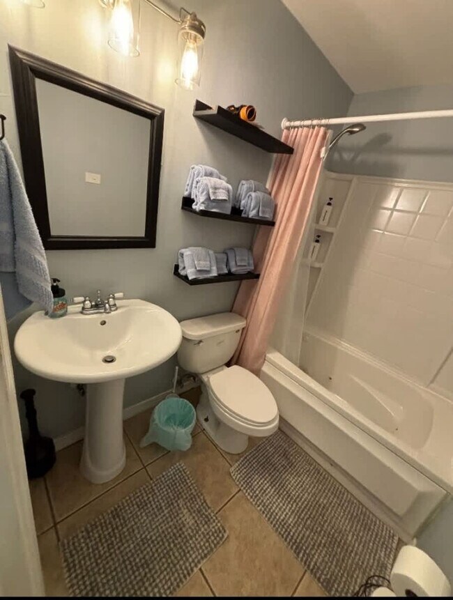 Building Photo - 2 Mead Dr