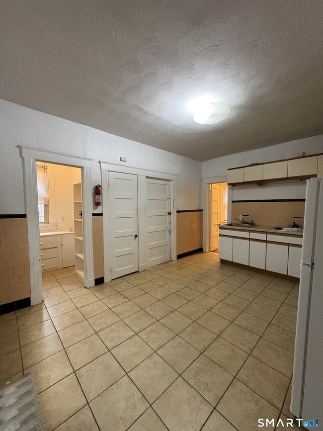 Building Photo - 787 Elm St