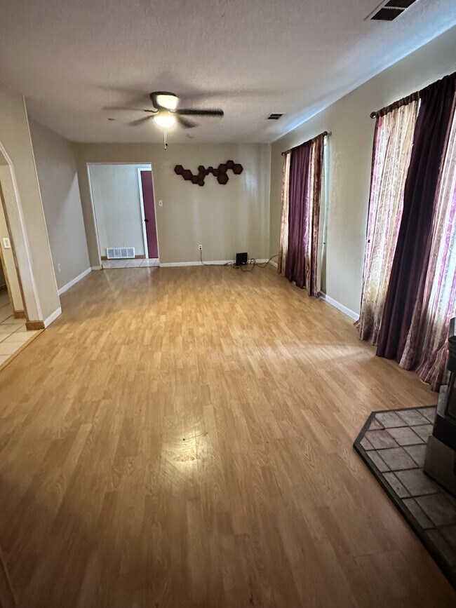 Building Photo - 10301 Rio Puerco Trail SW