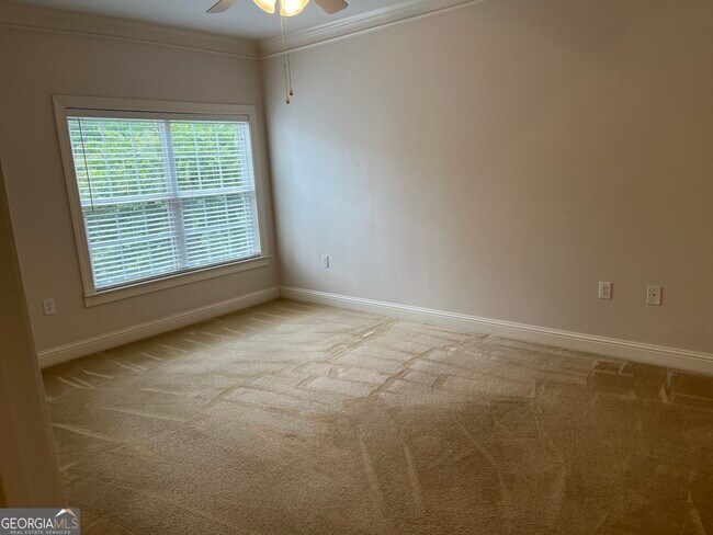 Building Photo - 3105 Village Blvd SE