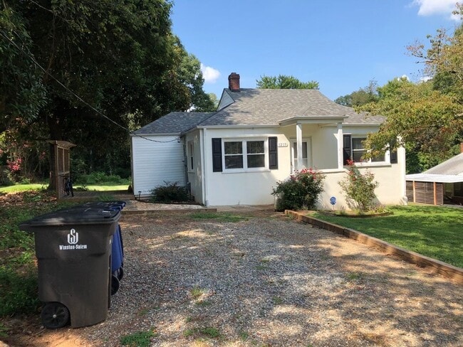 Building Photo - 1219 Brookwood Dr