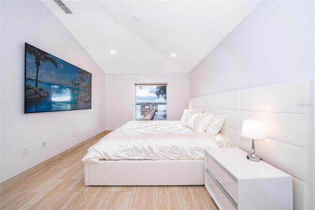 Building Photo - 1649 Lake Villa Dr