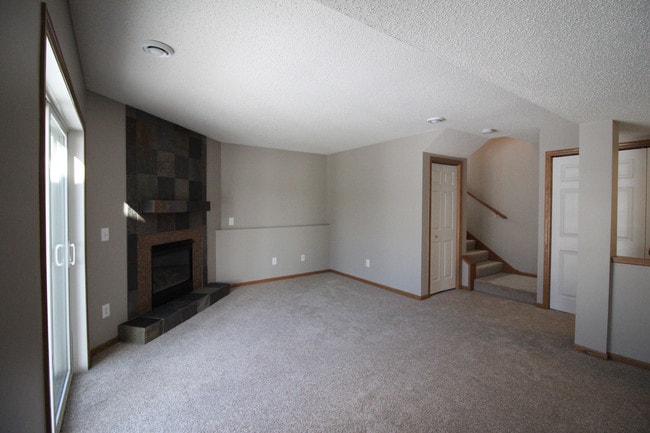 Building Photo - 10651 Pond Curve