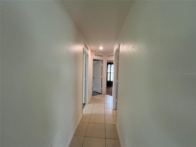 Building Photo - 2121 Hibiscus Pl