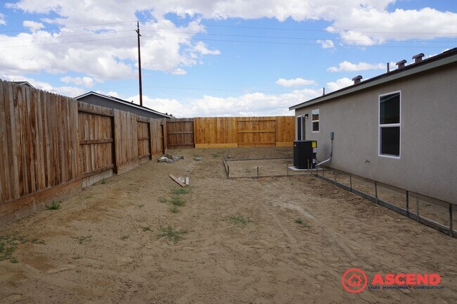 Building Photo - Energy-Efficient 3 Bed / 2 Bath Home with Solar, Garage & Full Kitchen Appliances
