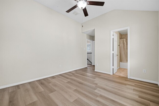 Building Photo - 2707 Shadybrook Meadow Dr