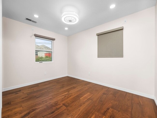 Building Photo - 2885 E Loran Heights Dr