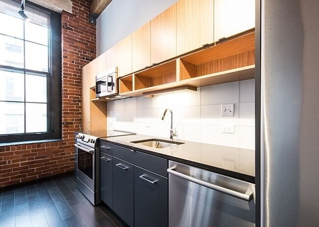 Building Photo - 319 A St