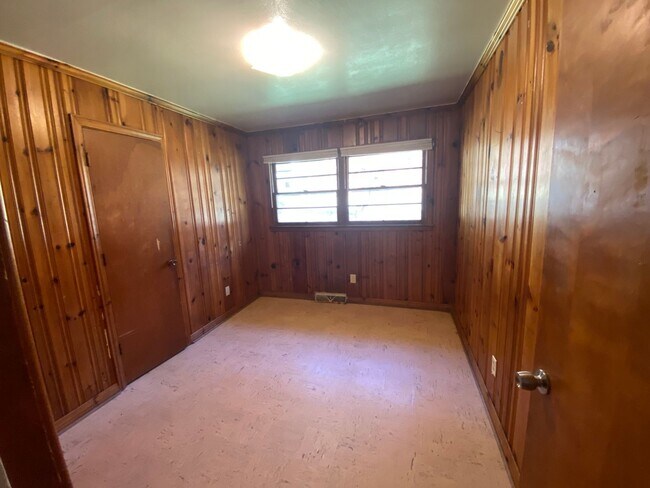 Building Photo - 1640 Lincoln Dr