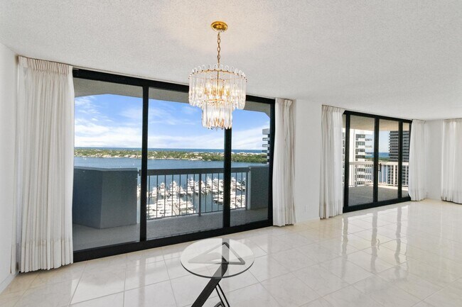 Building Photo - 123 Lakeshore Dr