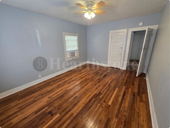 Building Photo - 312 S Avenue B
