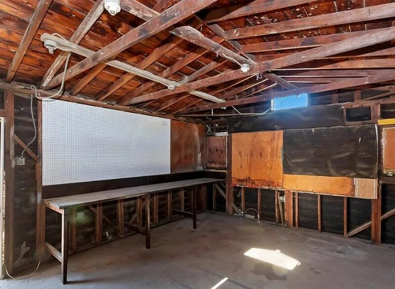 Building Photo - 10561 Mountain View Ave