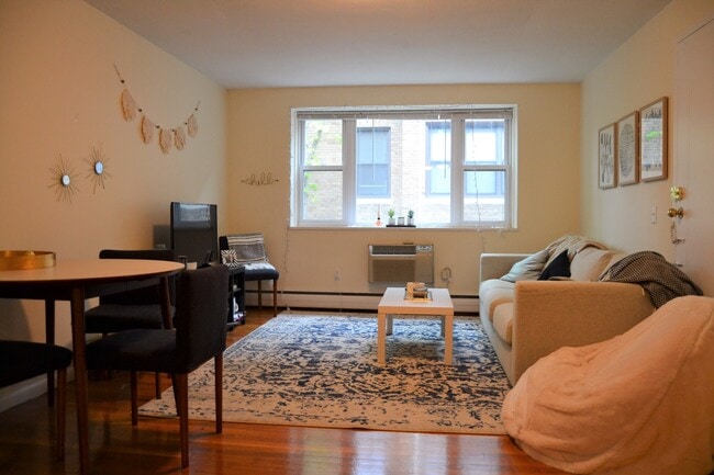 Building Photo - 110 Babcock St