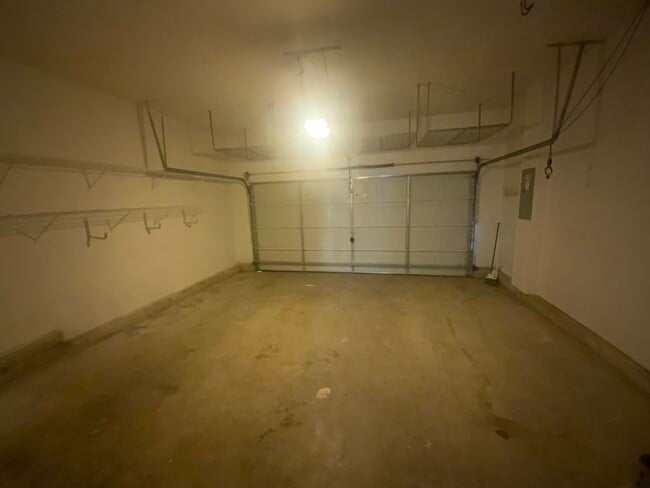 Building Photo - Newly Remodeled Puyallup Gem - Modern Comf...