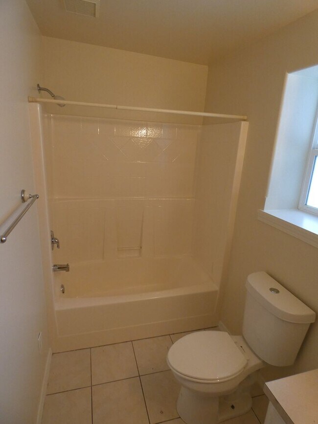 Building Photo - **Spacious Duplex** Lower Level