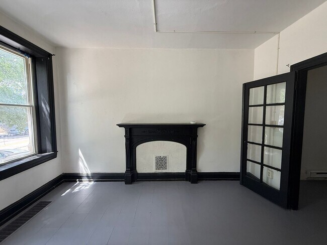 Building Photo - 607 Chestnut St