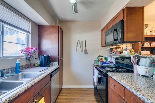 Building Photo - 2750 Durango Dr