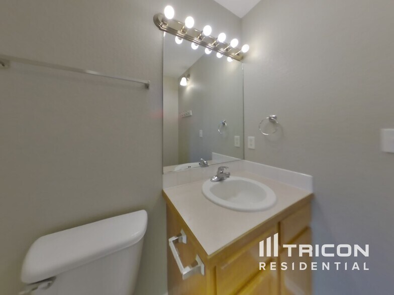 Building Photo - 510 N 30th Ave Ct