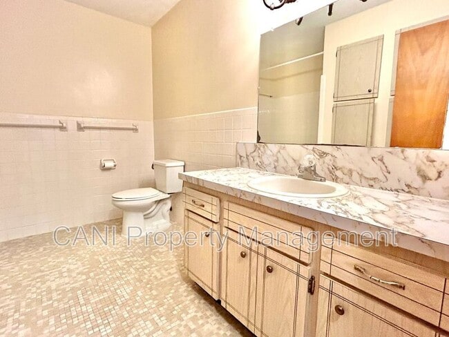 Building Photo - 532 Park Ave