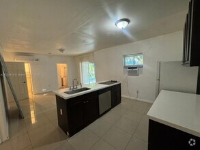 Building Photo - 2 bedroom in Miami FL 33127