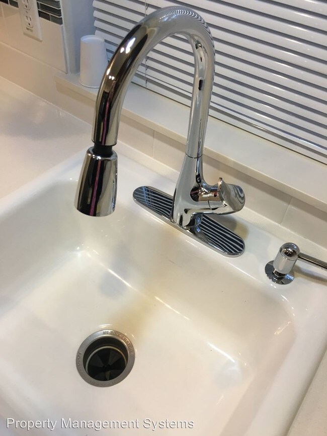 Building Photo - 19195 SE Yamhill St