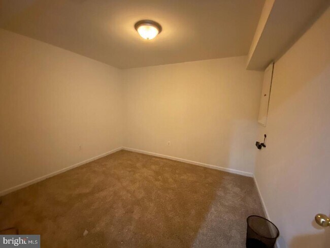 Building Photo - 108 Davidson St